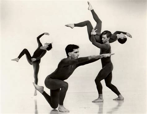 What is Postmodern Dance? And How Does It Connect to the Evolution of Artistic Expression?